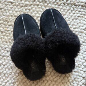 UGG Black Shearling Slippers – Cozy & Classic
